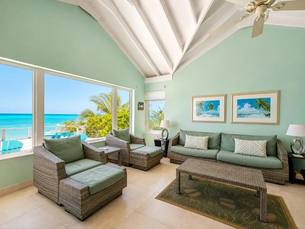 Queen's Highway Exuma BS