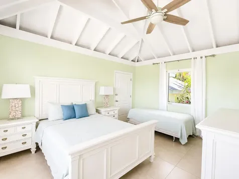 Queen's Highway Exuma BS