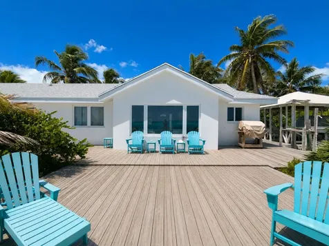 Queen's Highway Exuma BS