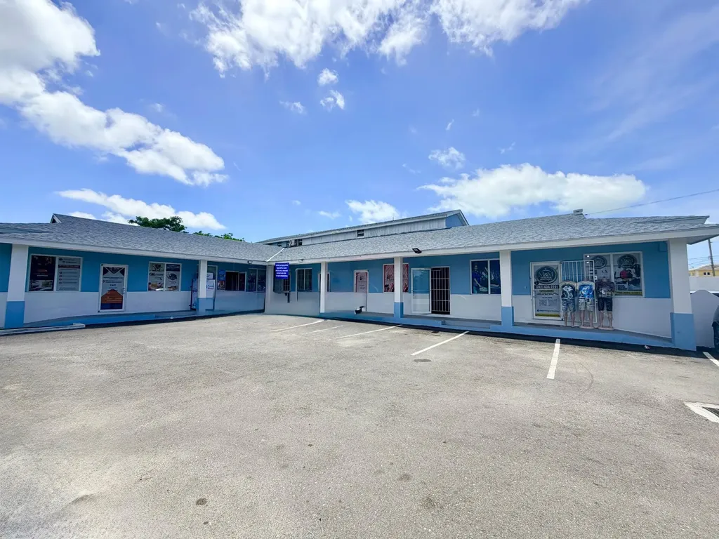 Carmicheal Road Plaza New Providence Paradise Island BS