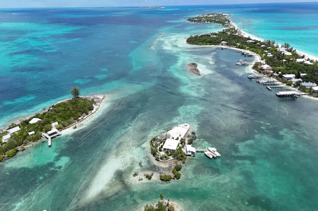 Dilly Cay Mow Abaco BS