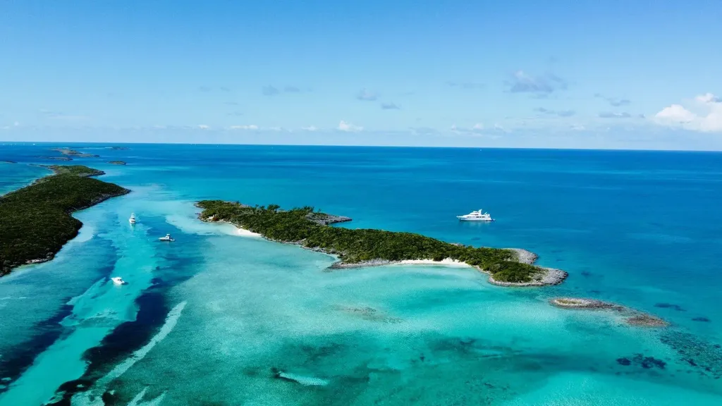 Roberts Cay, Private Isl. Exuma BS