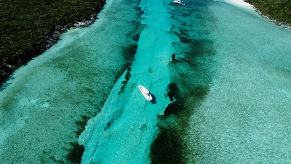 Roberts Cay, Private Isl. Exuma BS