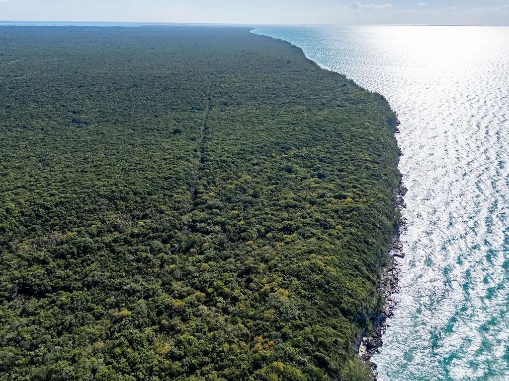 Ocean Front Tract Eleuthera BS