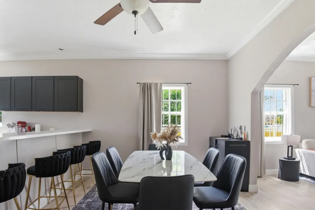 Tiana's Crescent New Providence Paradise Island BS