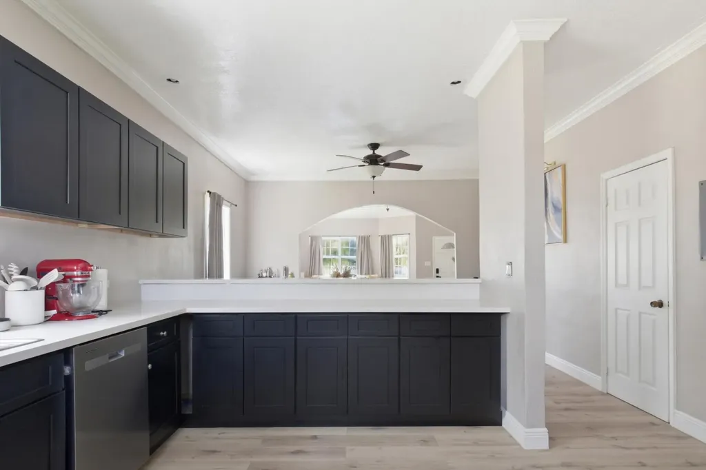 Tiana's Crescent New Providence Paradise Island BS