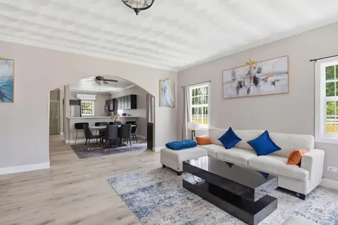 Tiana's Crescent New Providence Paradise Island BS