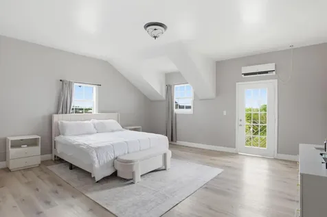 Tiana's Crescent New Providence Paradise Island BS
