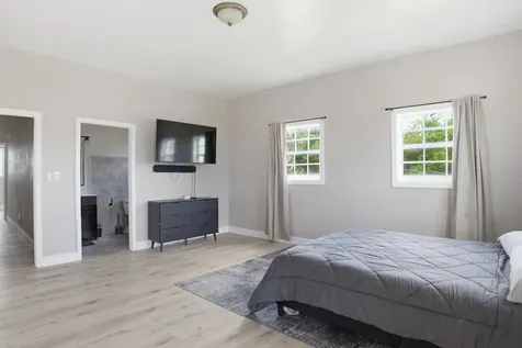 Tiana's Crescent New Providence Paradise Island BS