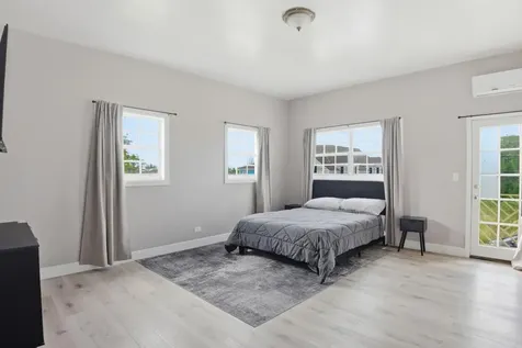 Tiana's Crescent New Providence Paradise Island BS