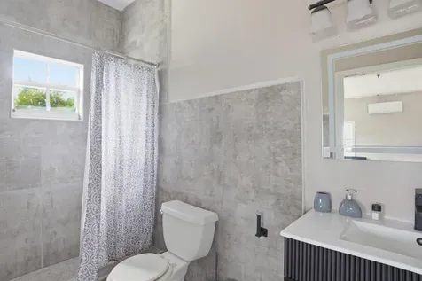 Tiana's Crescent New Providence Paradise Island BS