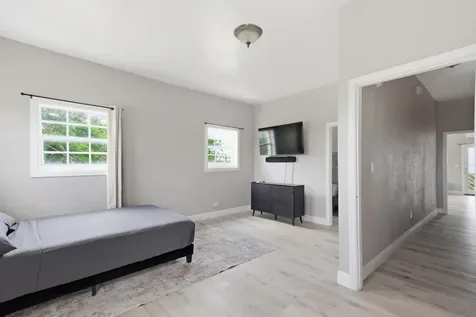 Tiana's Crescent New Providence Paradise Island BS