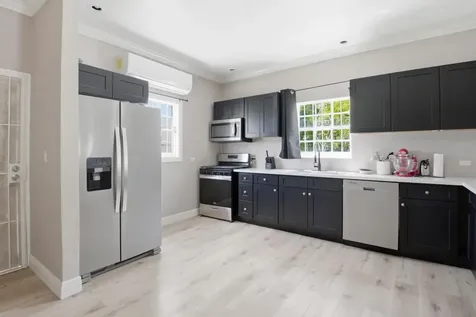 Tiana's Crescent New Providence Paradise Island BS