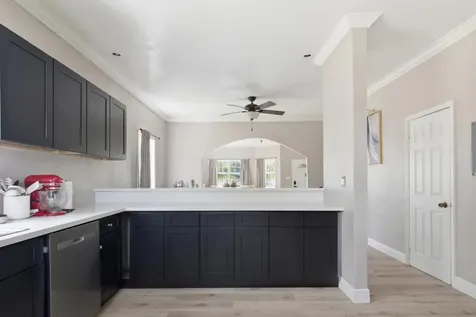 Tiana's Crescent New Providence Paradise Island BS