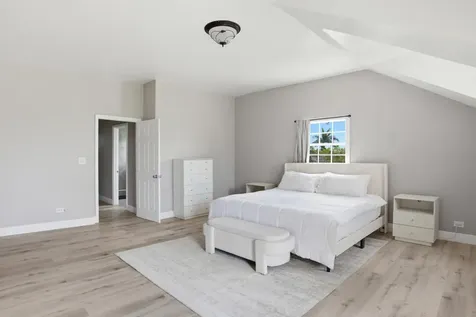 Tiana's Crescent New Providence Paradise Island BS