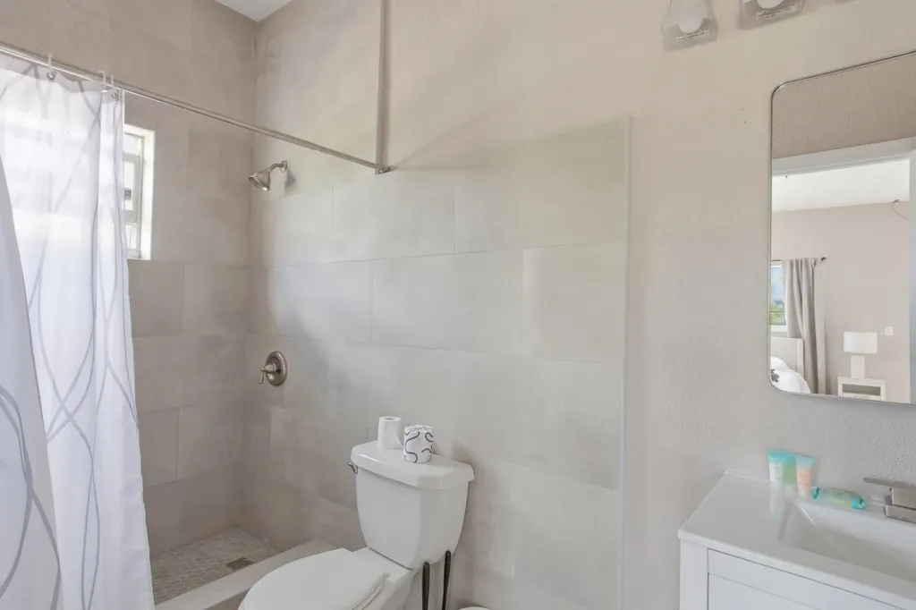 Tiana's Crescent New Providence Paradise Island BS