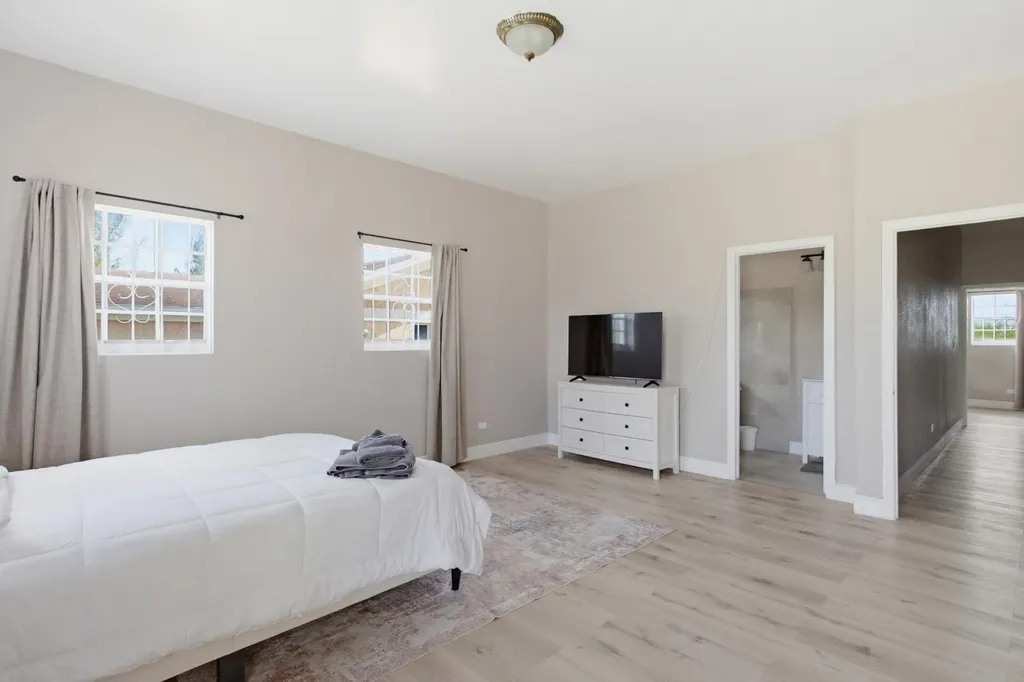 Tiana's Crescent New Providence Paradise Island BS