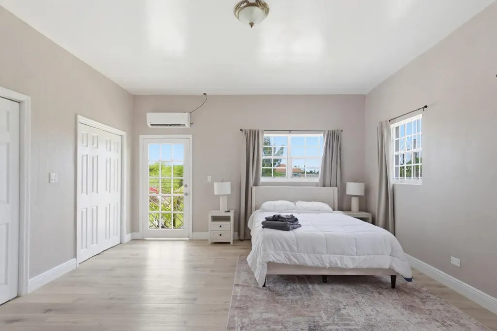 Tiana's Crescent New Providence Paradise Island BS