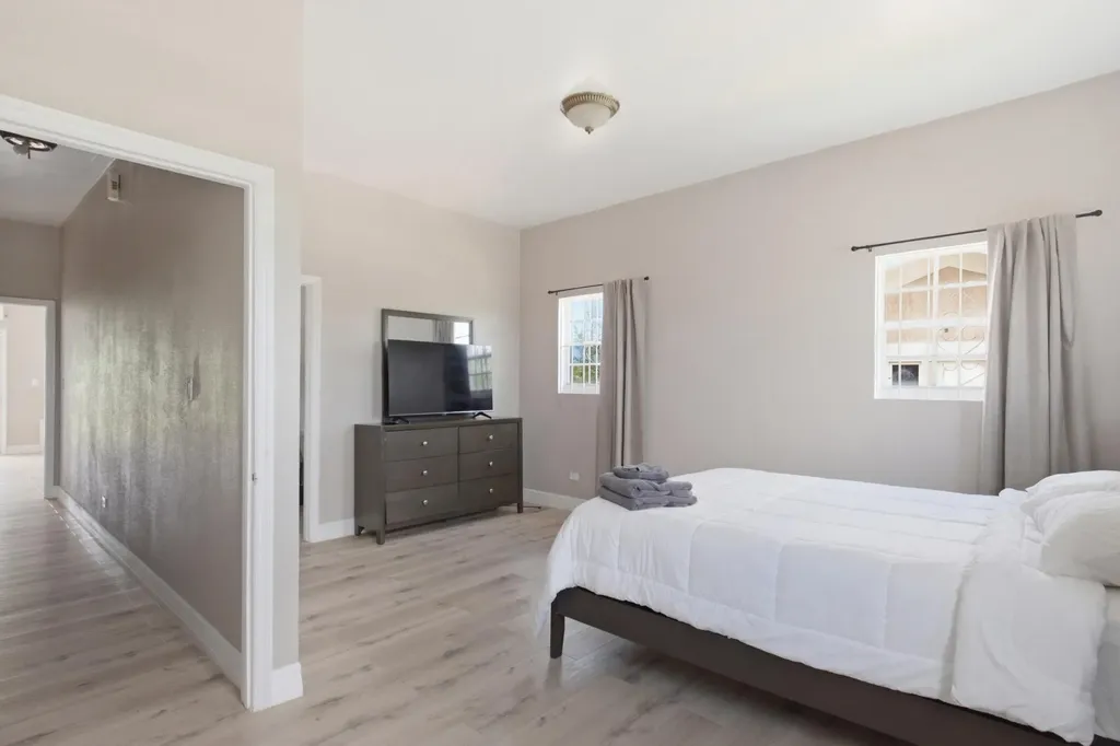 Tiana's Crescent New Providence Paradise Island BS