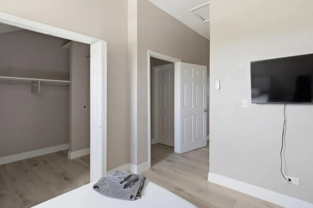 Tiana's Crescent New Providence Paradise Island BS