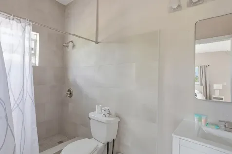 Tiana's Crescent New Providence Paradise Island BS