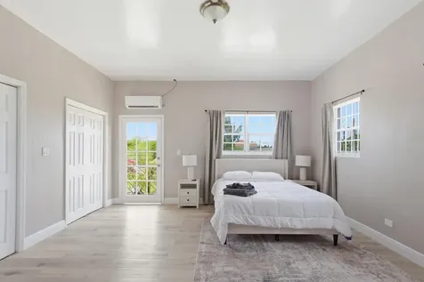 Tiana's Crescent New Providence Paradise Island BS