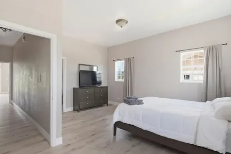 Tiana's Crescent New Providence Paradise Island BS