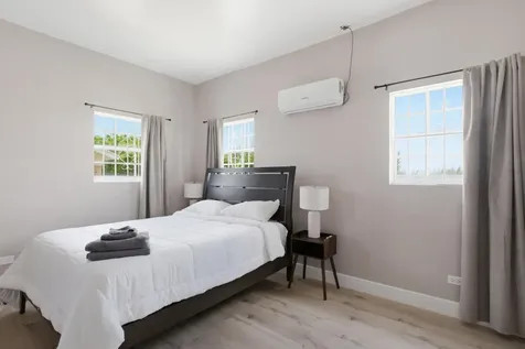 Tiana's Crescent New Providence Paradise Island BS