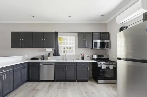 Tiana's Crescent New Providence Paradise Island BS