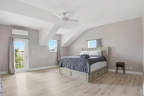 Tiana's Crescent New Providence Paradise Island BS