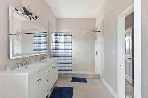 Tiana's Crescent New Providence Paradise Island BS