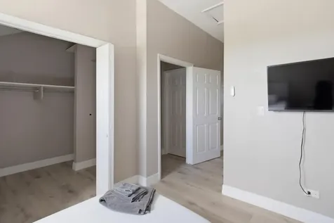 Tiana's Crescent New Providence Paradise Island BS