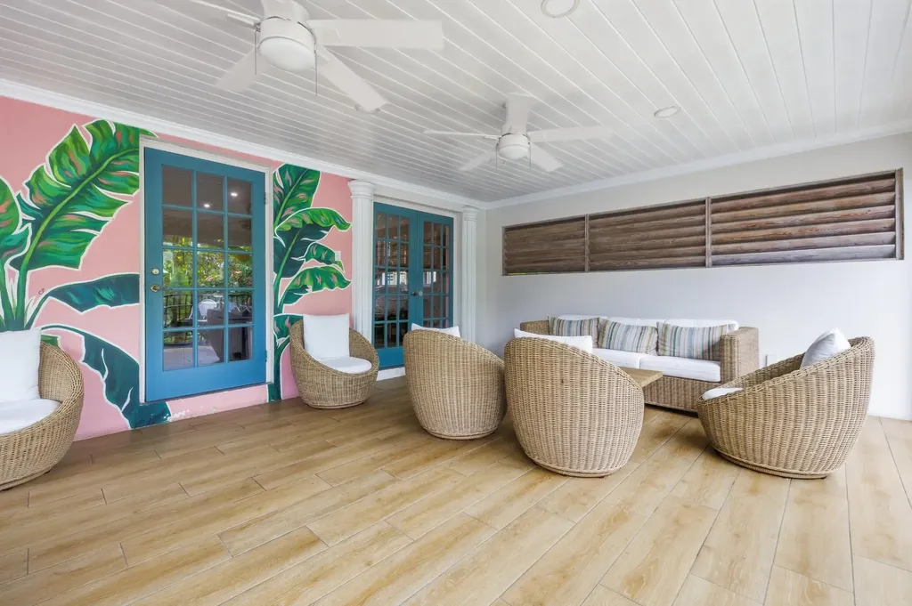 Delancy Street New Providence Paradise Island BS