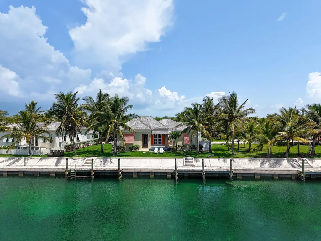 Fish Talez, Schooner Bay Abaco BS