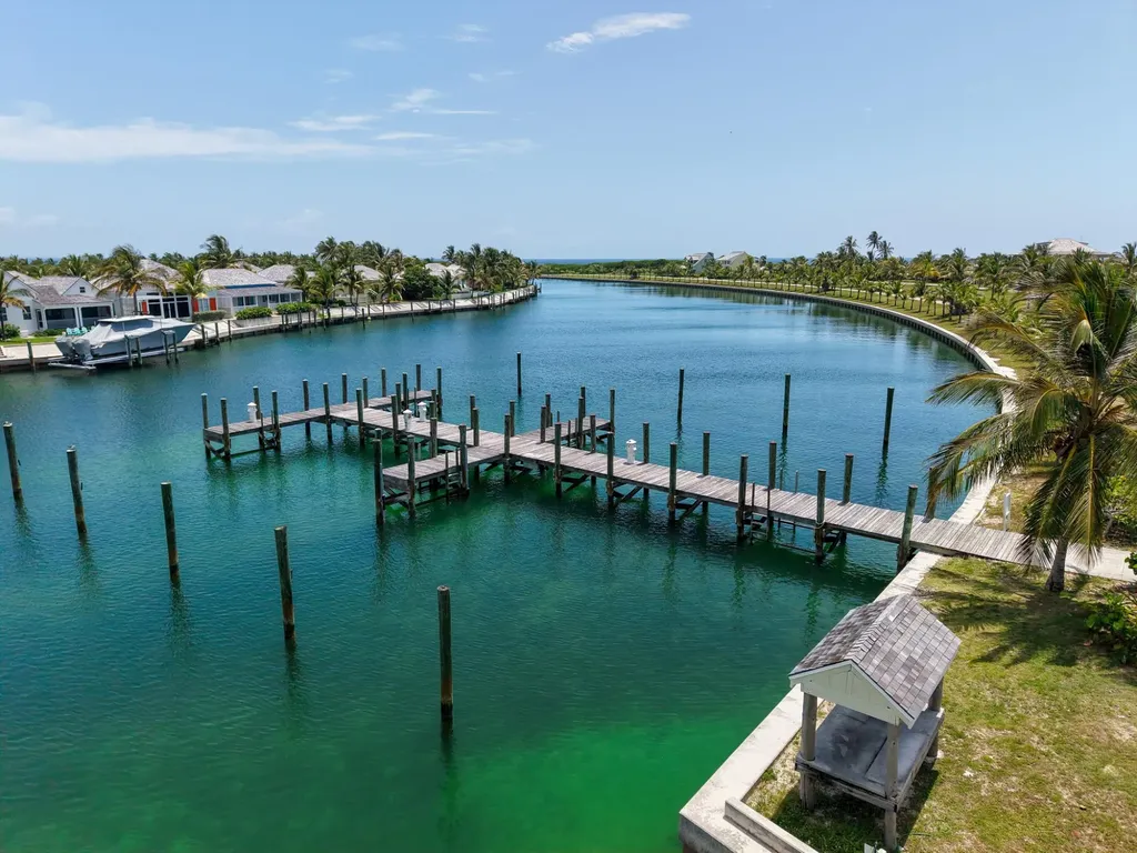 Fish Talez, Schooner Bay Abaco BS