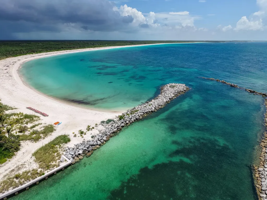 Fish Talez, Schooner Bay Abaco BS