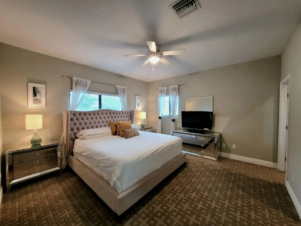 Venetian West 904 New Providence Paradise Island BS