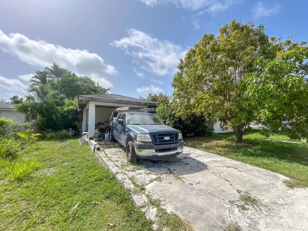 Quail Crescent 158 New Providence Paradise Island BS