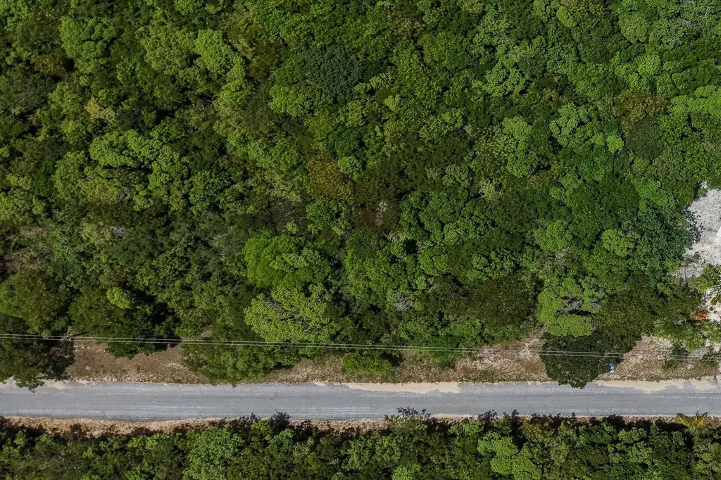 Lot 3 Hut Point Eleuthera BS