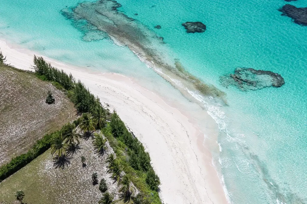 Lot 3 Hut Point Eleuthera BS