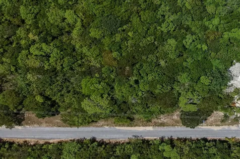 Lot 3 Hut Point Eleuthera BS