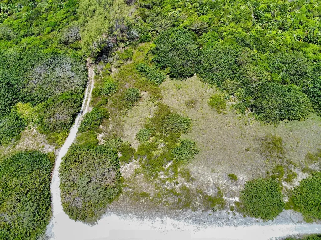 Queens Highway 14 Eleuthera BS