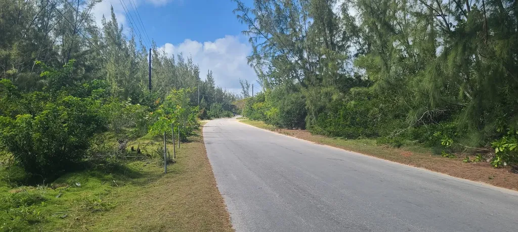 Queens Highway, Governors Lot # 2 Eleuthera BS