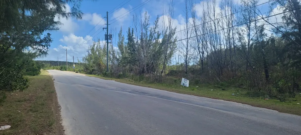 Queens Highway, Governors Lot # 2 Eleuthera BS
