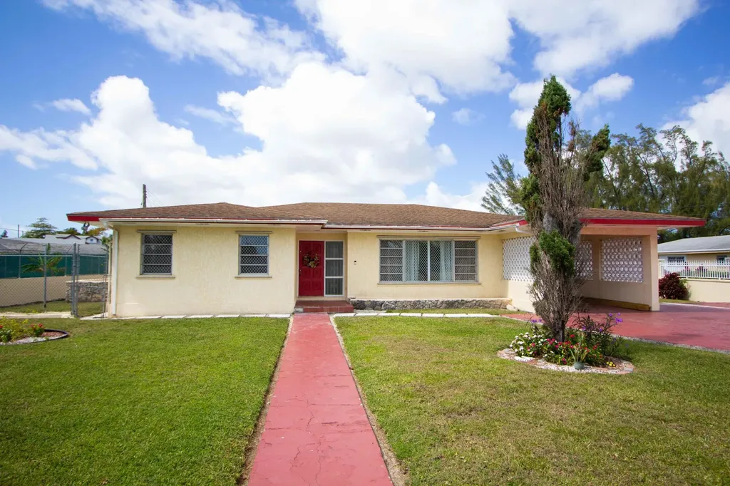 64 Golf Course Avenue New Providence Paradise Island BS
