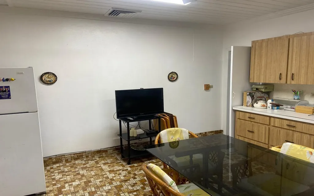 64 Golf Course Avenue New Providence Paradise Island BS