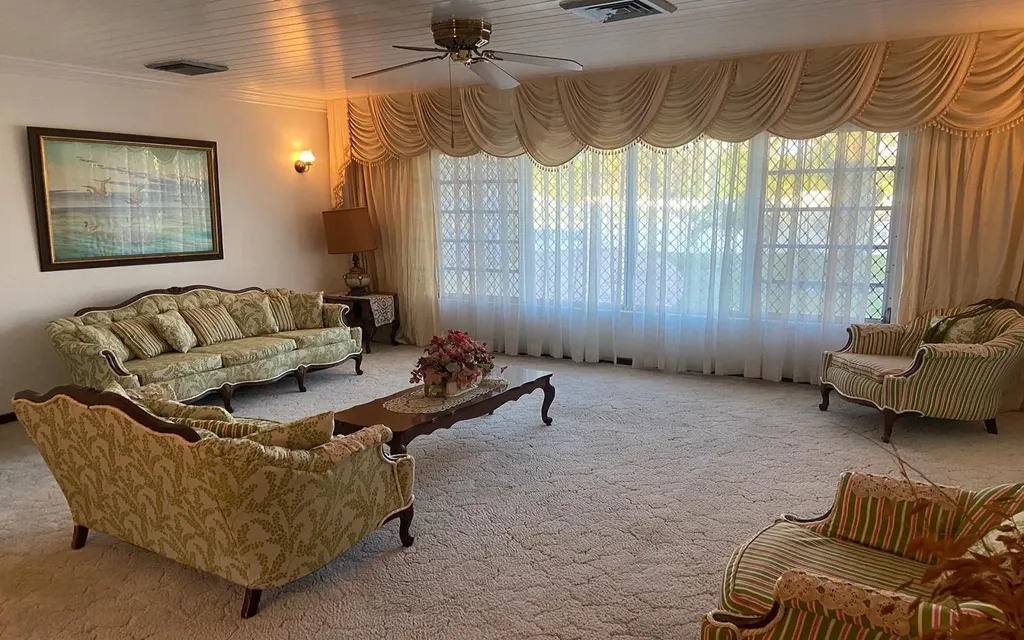 64 Golf Course Avenue New Providence Paradise Island BS