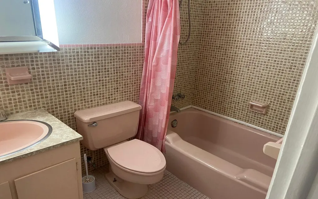 64 Golf Course Avenue New Providence Paradise Island BS