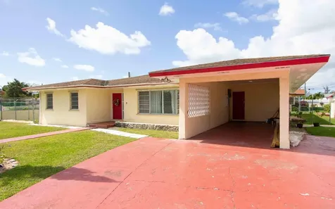 64 Golf Course Avenue New Providence Paradise Island BS