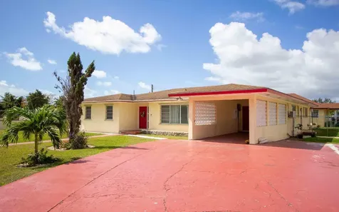 64 Golf Course Avenue New Providence Paradise Island BS